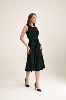 فستان بلا أكمام منقط