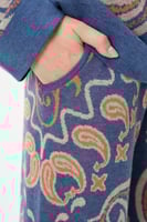 بنطلون محبوك بنقشة بيزلي