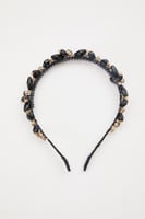 طوق مزين بالخرز اللامع