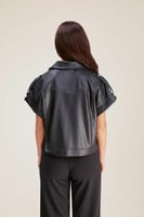 جاكيت جلد بأكمام قصيرة