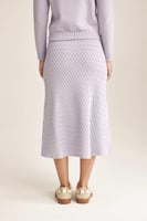 تنورة بتفاصيل لامعة