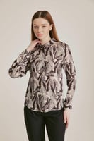 قميص مزين بطبعات