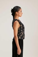 جاكيت مورد بلا أكمام