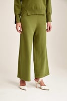 بنطلون بأرجل واسعة