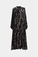 فستان مورد بياقة بربطة