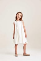 فستان واسع بلا أكمام