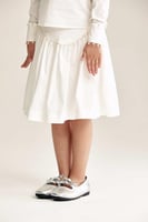 تنورة مزينة باللؤلؤ بطيات