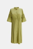 فستان واسع بتفاصيل مزمومة