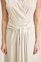 فستان بلا أكمام مزين بعقدة