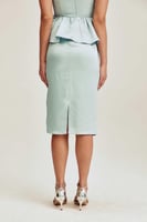 تنورة بقصة ضيقة