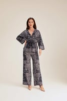 جاكيت محبوك بنقوش هندسية