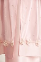 فستان بكاب مزين بالورود