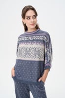 بلوزة بنقوش هندسية