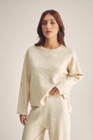 بلوزة واسعة بأكمام منسدلة