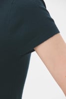 بلوزة بيسك بأكمام قصيرة