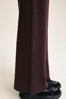 بنطلون محبوك بأرجل واسعة