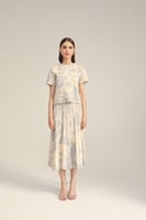 بلوزة موردة بأكمام قصيرة