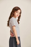 تي شيرت مطبع بأكمام قصيرة