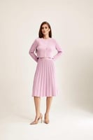 تنورة واسعة مزينة بالترتر