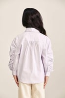 قميص بأكمام مزمومة