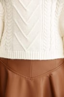 بلوزة كيب بأزرار ذهبية