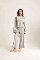 بلوزة واسعة بقصة فضفاضة