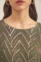 بلوزة محبوكة مزينة بنقوش