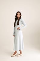 فستان بياقة مزينة بعقدة