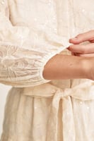 فستان مٌطرر بالورود بتفاصيل ترتر