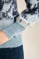 بلوزة ترتر مزينة بنقوش