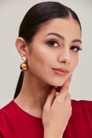 حلق متدلي بتصميم كروي