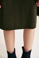 تنورة محبوكة بخصر مطاطي