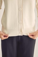 جاكيت بأزرار للإغلاق