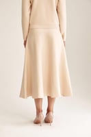 تنورة محبوكة بقصة كلوش