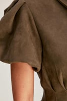 فستان شامواة بأكمام منفوخة