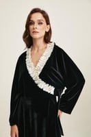 بلوزة مخمل بكشكش