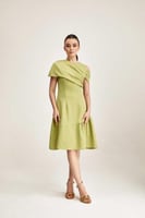 فستان بكتف مكشوف