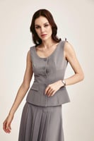 جاكيت بلا أكمام مزين بجيوب