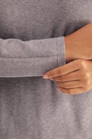 بلوزة محبوكة بياقة عالية