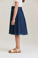 تنورة بقصة واسعة بشراشيب