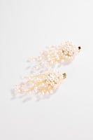 مشبك شعر مزين باللؤلؤ