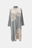 فستان واسع بنقوش موردة