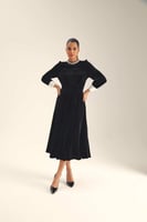 فستان مخمل بياقة خرز