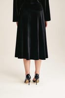 تنورة مخمل بقصة كلوش