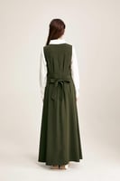 مريول مدرسي للبنات سنبل – تصميم واسع براحة وأناقة