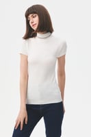 بلوزة بيسك بأكمام قصيرة