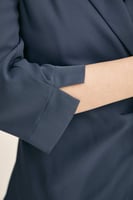 جاكيت بربطة مزين بطيات