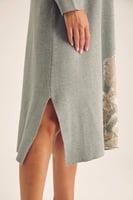 فستان واسع بنقوش موردة