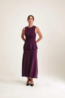 تنورة بقصة واسعة من أسفل