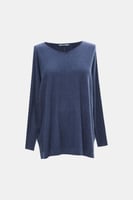 بلوزة سادة بقصة واسعة